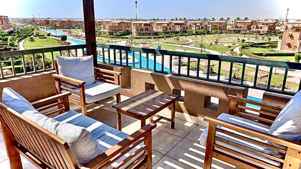 Chalet Marina Wadi Degla Families Only Pool View 2Nd Floor 6 Adults Ain Suchna Exterior foto